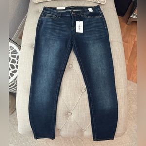 NWT Judy Blue mid rise, skinny fit jeans. Dark wash Size 15/32